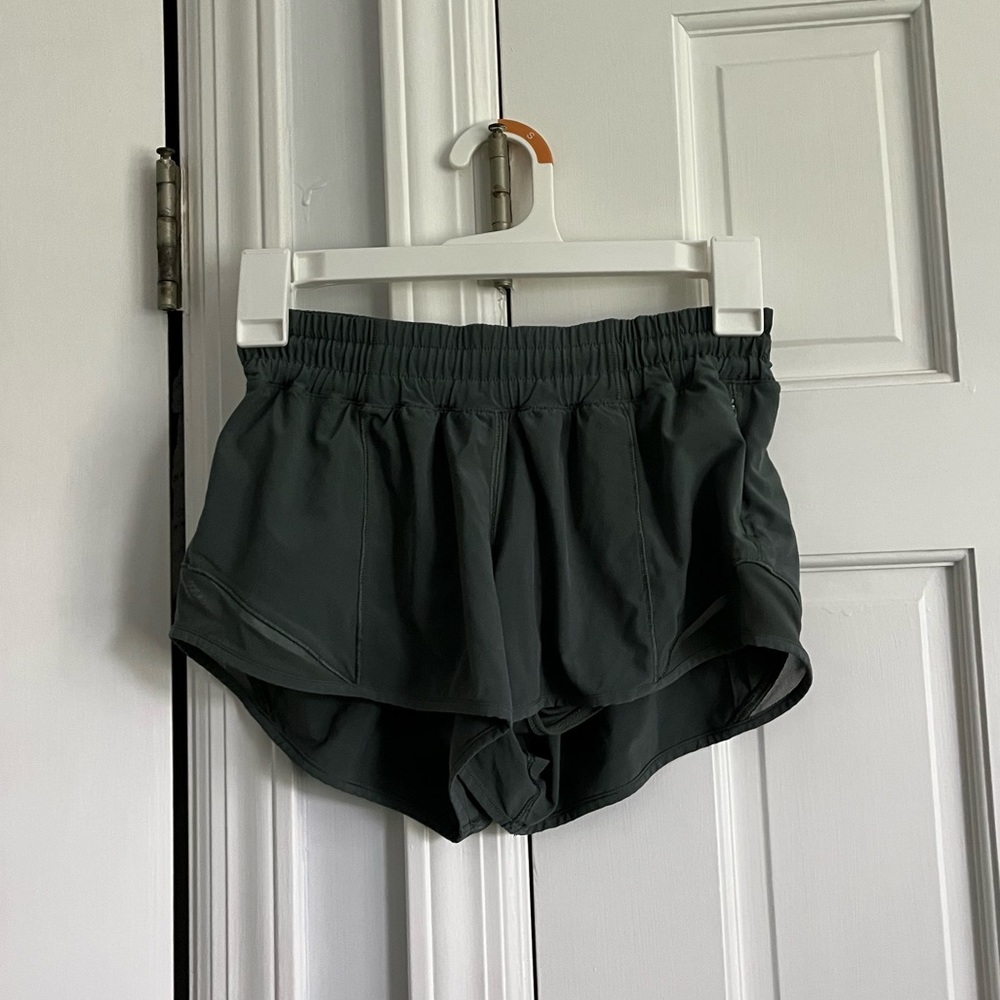Lululemon Hotty Hot Shorts 2.5” low price rise, size 2